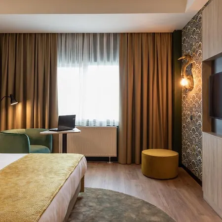 Shanghai Holland Hotel 4*