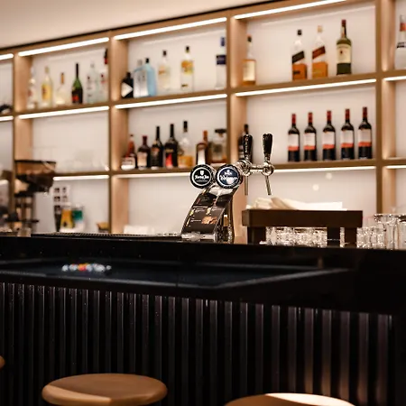 Отель Shanghai Holland 4*