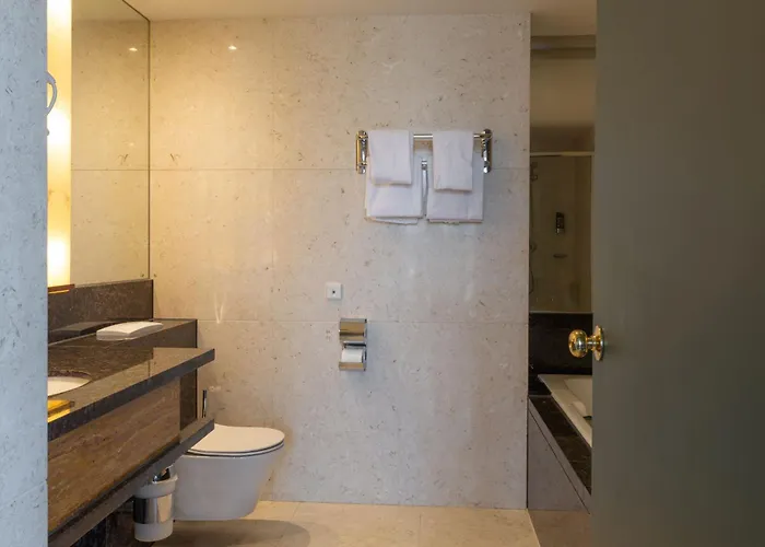 Shanghai Holland Отель 4*