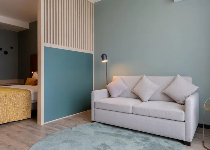 Shanghai Holland Отель 4*