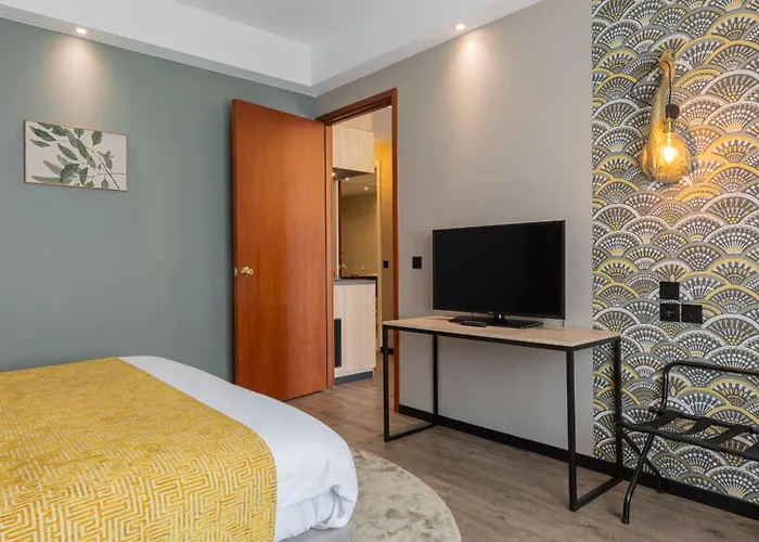 Отель Shanghai Holland 4*