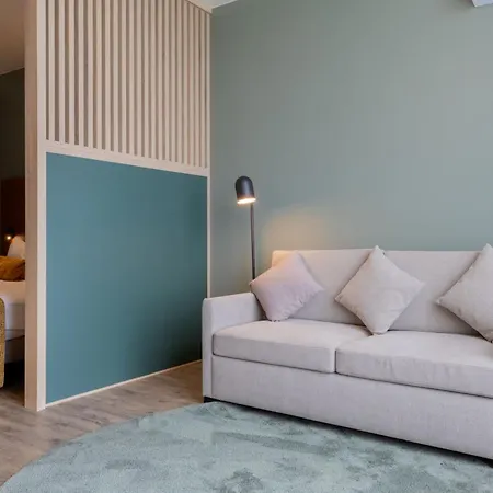 Shanghai Holland Hotel 4*